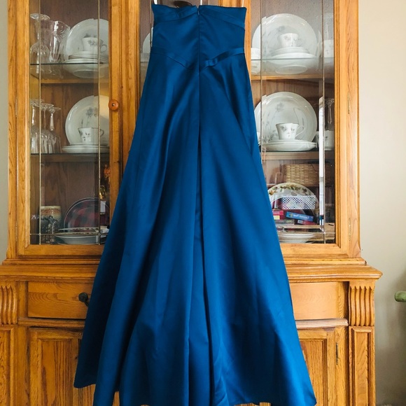 Sumptuous David’s Bridal Strapless Prom Gown - Picture 7 of 8